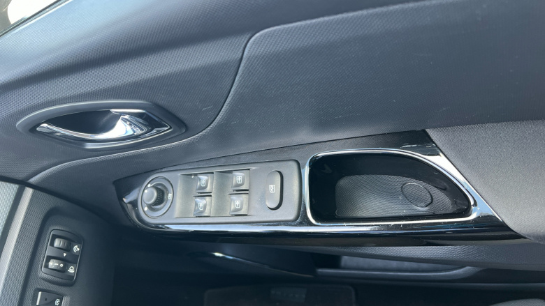 Renault Captur 1.5 dCi 90 Dynamique S Nav 5dr Auto Diesel Hatchback